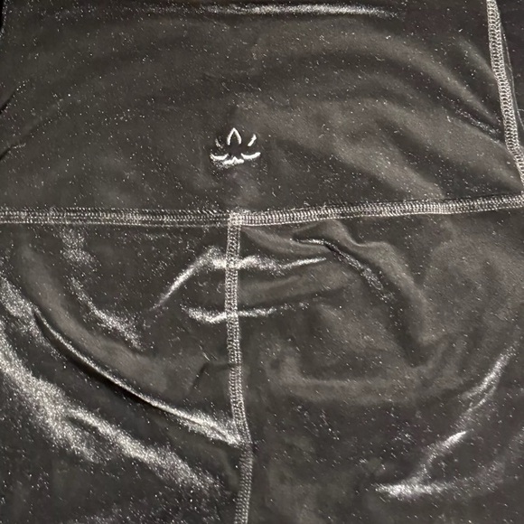 Beyond Yoga BLACK Velvet Motion High‎ Wasted Midi Legging SMALL [VL3243] - Picture 5 of 7